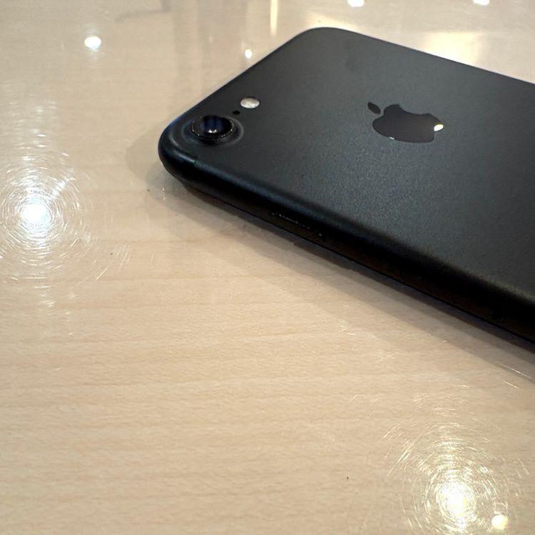 �ڽ���Ź�����ѡ�iPhone7 32GB �֥�å� �Хåƥ꡼100%