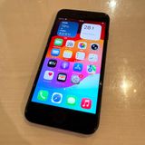 �ڽ���Ź�����ѡ�iPhoneSE ��3���� 128GB �֥�å� �Хåƥ꡼ 100%