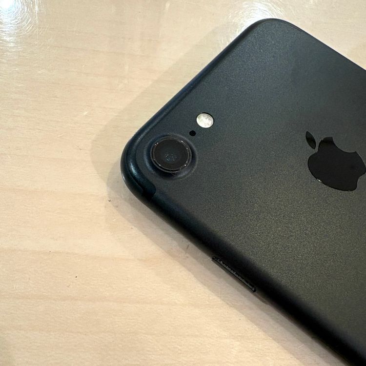 �ڽ���Ź�����ѡ�iPhone7 32GB �֥�å� �Хåƥ꡼100%