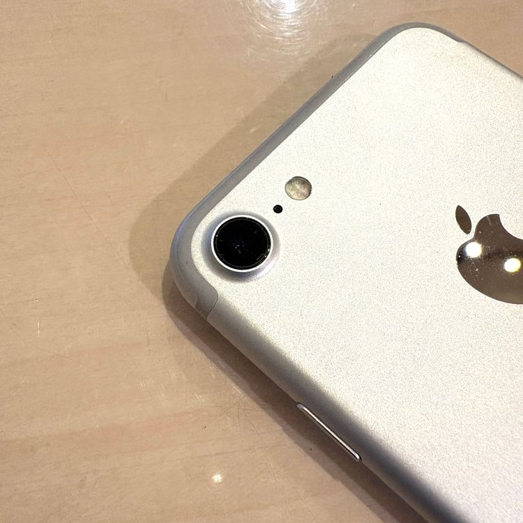 �ڽ���Ź�����ѡ�iPhone7 32GB ����С� �Хåƥ꡼ 100%