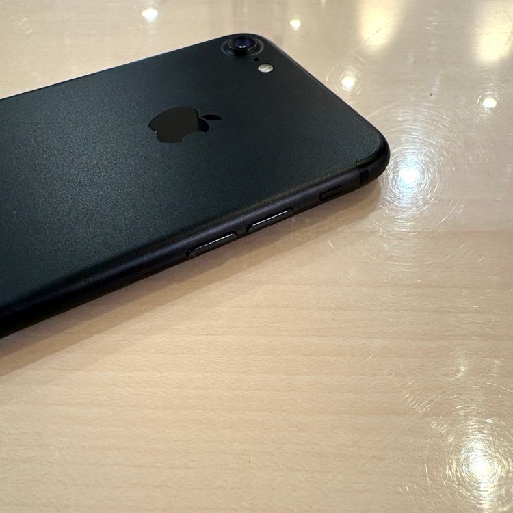 �ڽ���Ź�����ѡ�iPhone7 32GB �֥�å� �Хåƥ꡼100%