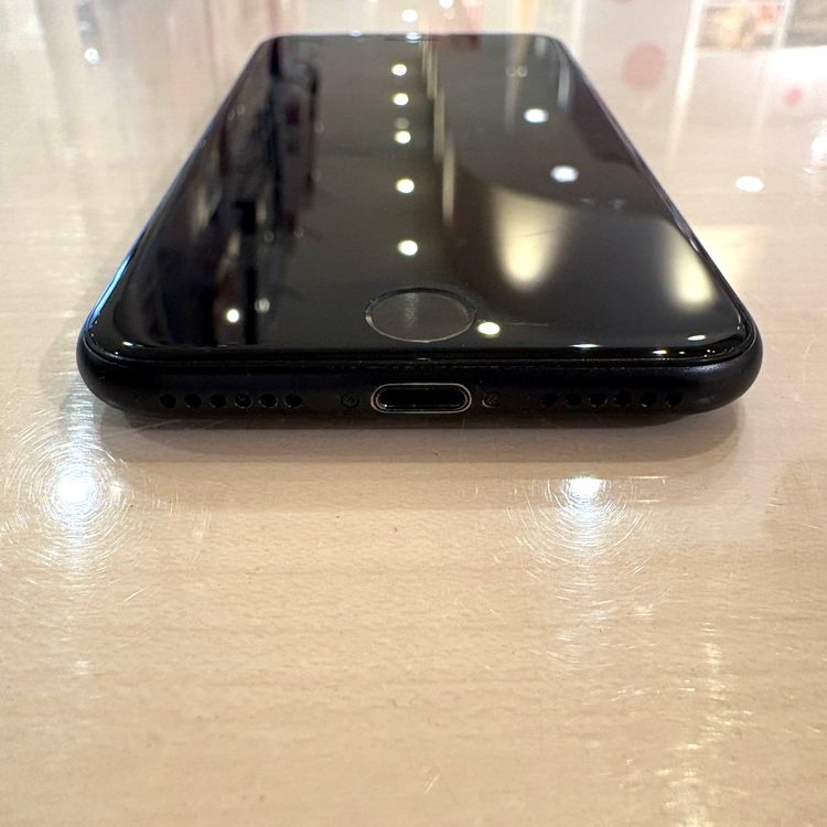 �ڽ���Ź�����ѡ�iPhoneSE ��2���� 128GB �֥�å� �Хåƥ꡼ 100%