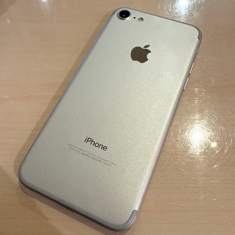 �ڽ���Ź�����ѡ�iPhone7 32GB ����С� �Хåƥ꡼ 100%