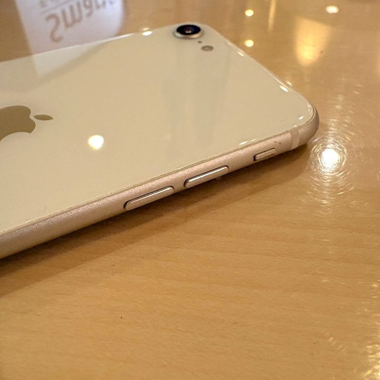 �ڽ���Ź�����ѡ�iPhoneSE ��2���� 128GB �ۥ磻�� �Хåƥ꡼100%