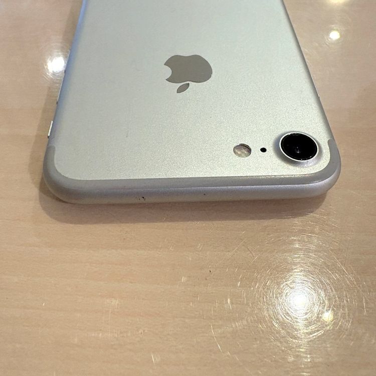 �ڽ���Ź�����ѡ�iPhone7 32GB ����С� �Хåƥ꡼ 100%