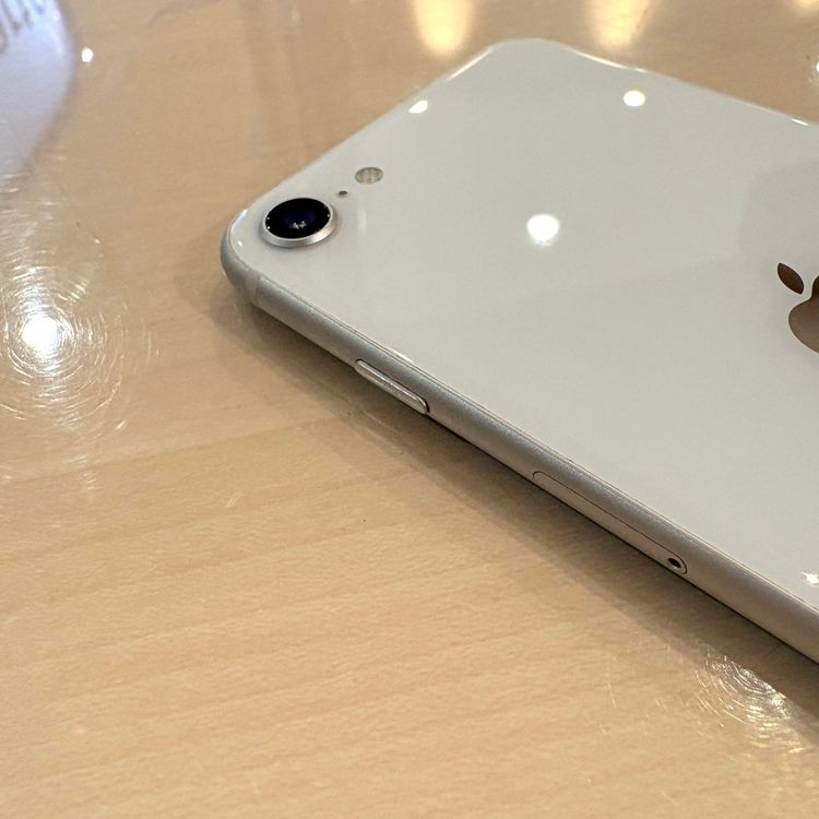 �ڽ���Ź�����ѡ�iPhoneSE ��2���� 128GB �ۥ磻�� �Хåƥ꡼100%