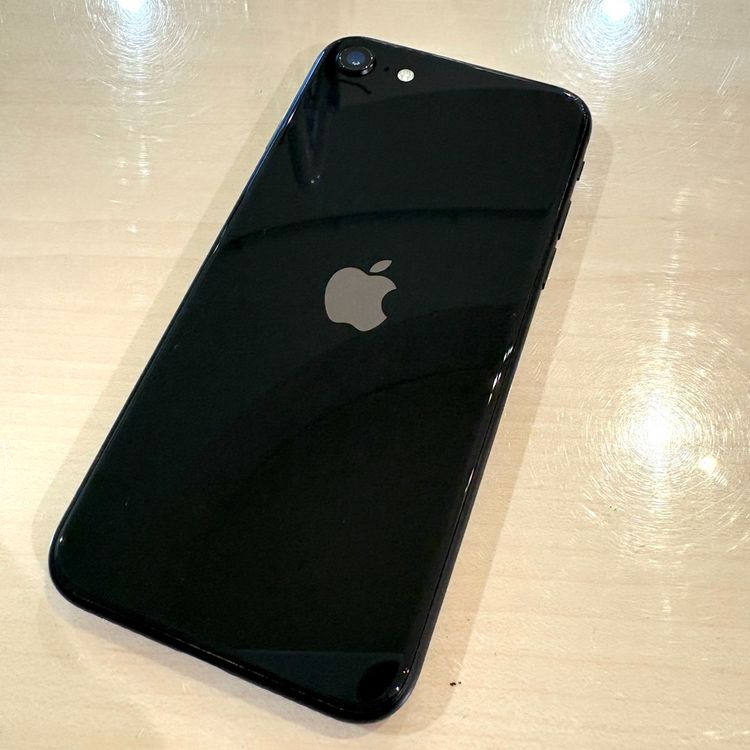 �ڽ���Ź�����ѡ�iPhoneSE ��2���� 128GB �֥�å� �Хåƥ꡼ 100%