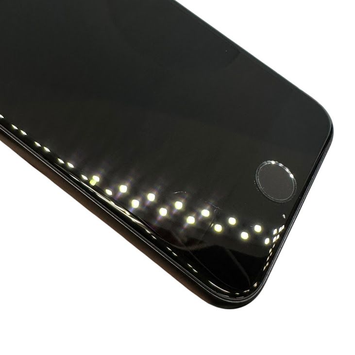�ڥХåƥ꡼80%��iPhone��SE����2�����64GB���֥�å���SIM�ե꡼��au��