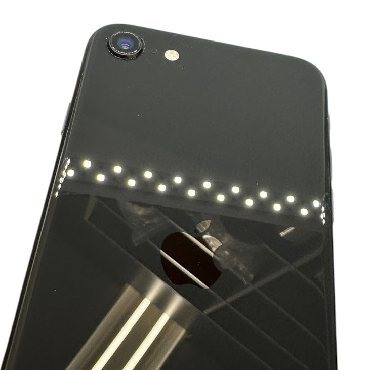 �ڥХåƥ꡼80%��iPhone��SE����2�����64GB���֥�å���SIM�ե꡼��au��