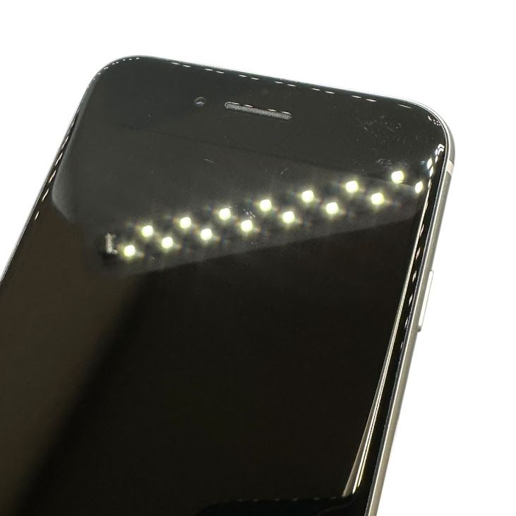 �ڥХåƥ꡼92%��iPhone��SE����2�����64GB���ۥ磻�ȡ�SIM�ե꡼��au��