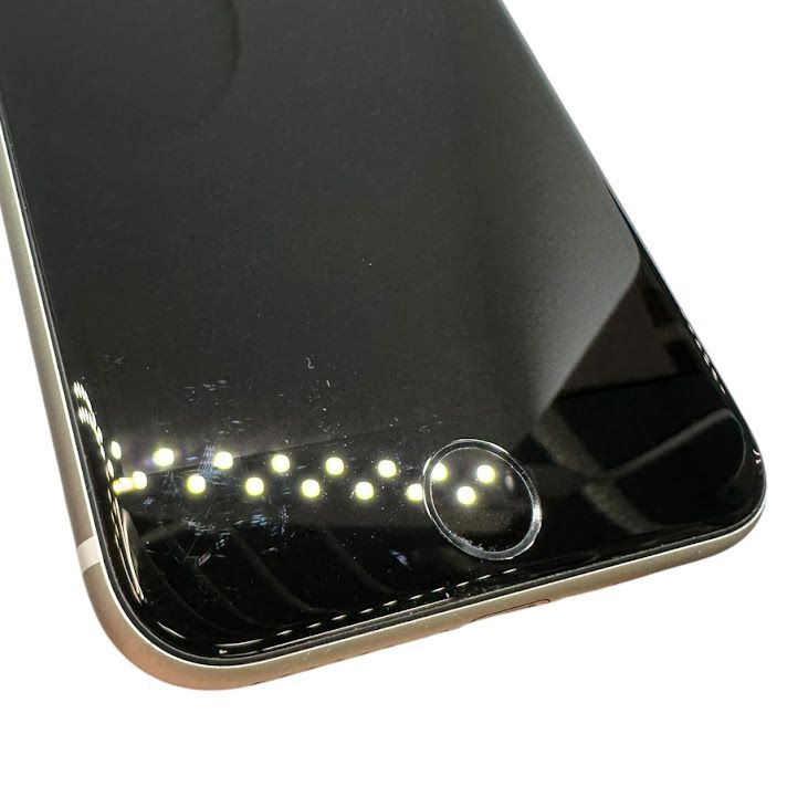 �ڥХåƥ꡼95%��iPhone��SE����2�����64GB���ۥ磻�ȡ�SIM�ե꡼��au��