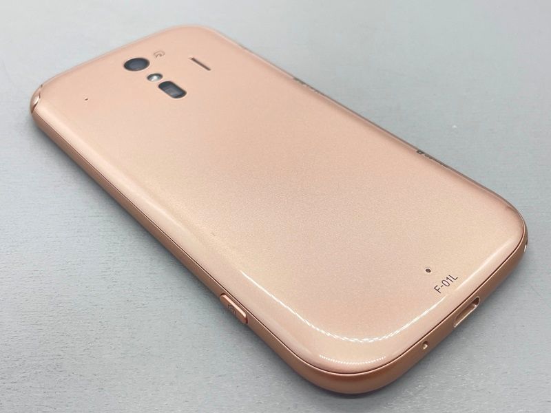 NTTドコモ FUJITSU らくらくスマートフォン me F-01L ゴールド