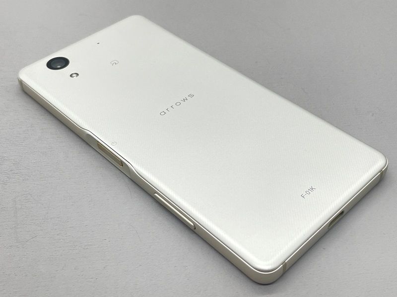 ムスビー｜☆美品☆F-01K arrows NX アイボリーホワイト 758500