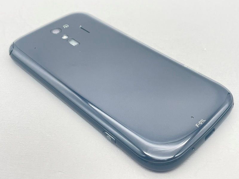 ムスビー｜☆超美品☆F-01L らくらくスマートフォン me ブラック