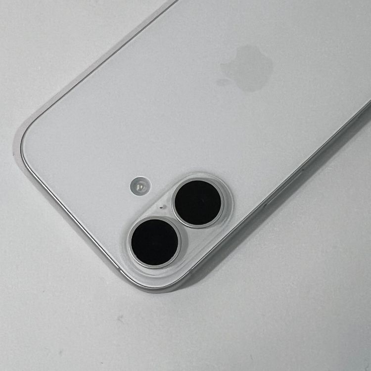 新品同様☆iPhone 17 256GB 国内版 SIMフリー 充電17回◆送料無料