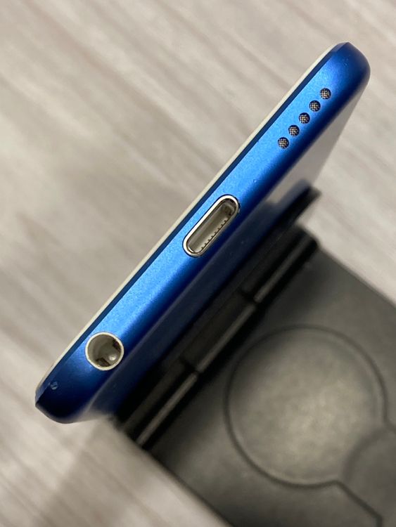 �ǡ������ꥸ��󥯡�iPod touch ��6���� 16GB  �֥롼 �����񥹥ԡ���ȯ��