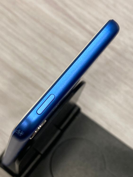 �ǡ������ꥸ��󥯡�iPod touch ��6���� 16GB  �֥롼 �����񥹥ԡ���ȯ��