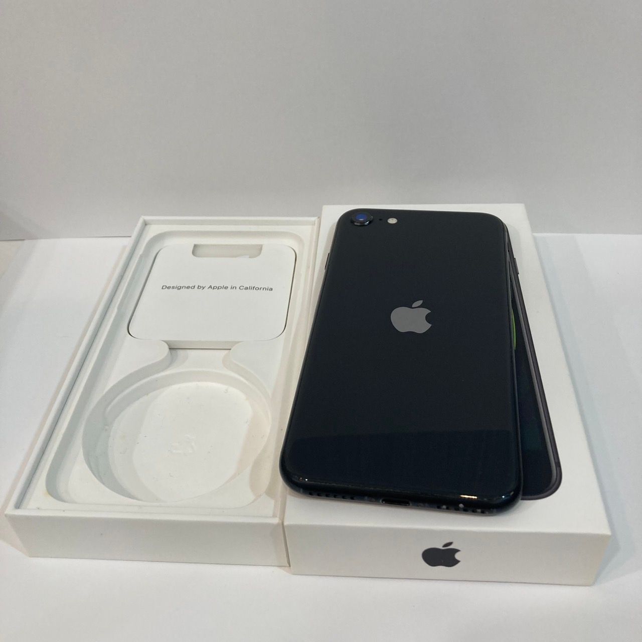 ムスビー｜中古品☆iPhone SE2 64GB SIMフリー 電池80％ホワイト 