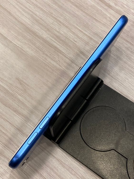 �ǡ������ꥸ��󥯡�iPod touch ��6���� 16GB  �֥롼 �����񥹥ԡ���ȯ��