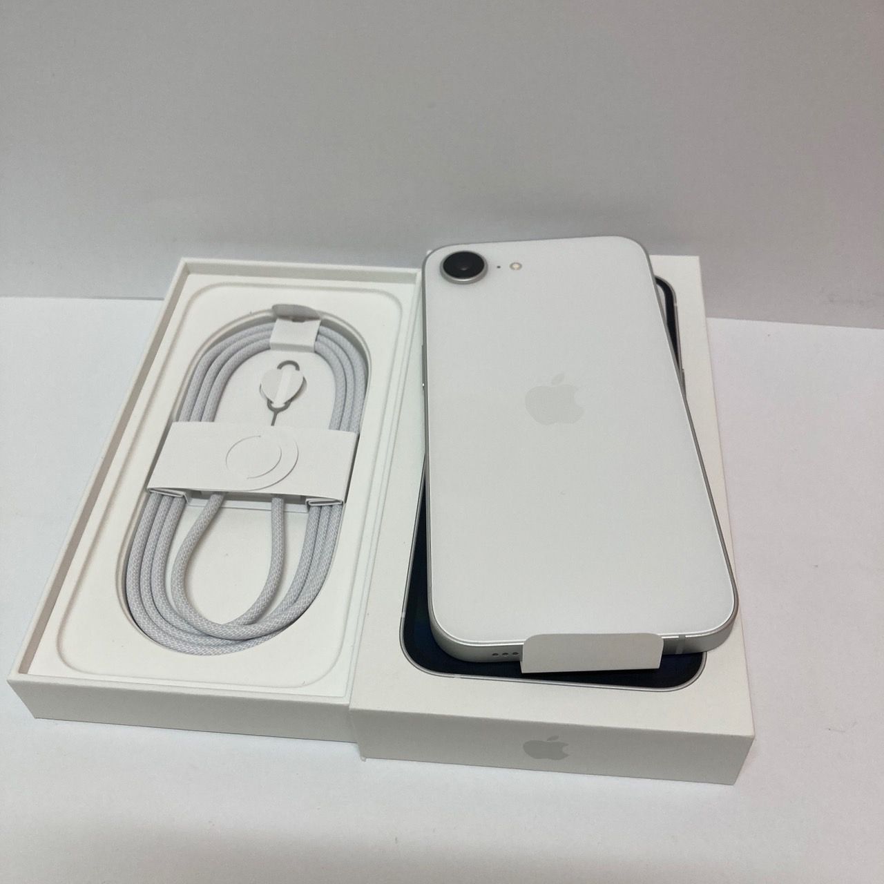 ムスビー｜未使用品☆iPhone 16e 128GB SIMフリー ホワイト ◇全国送料