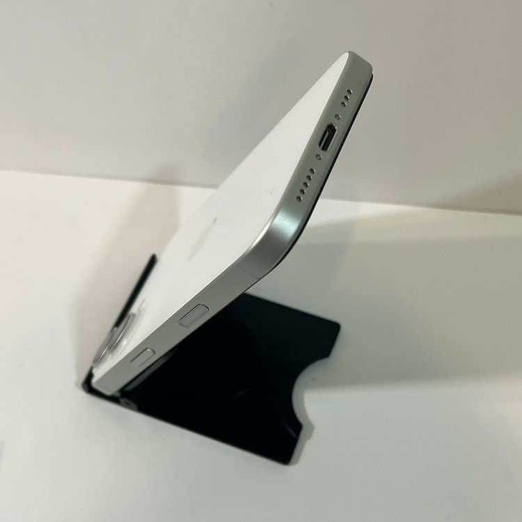 新品同様☆iPhone 17 256GB 国内版 SIMフリー 充電17回◆送料無料