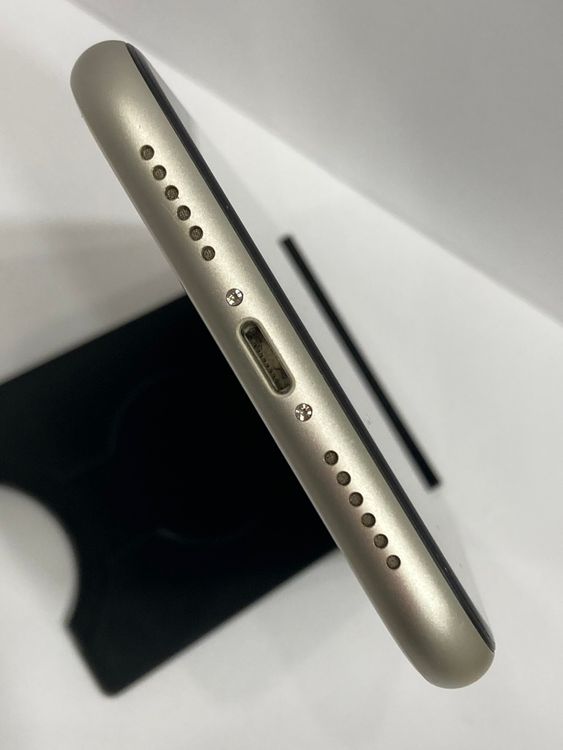 モバイチ☆iPhone 11 64GB SIMフリー ホワイト ◆■全国送料無料