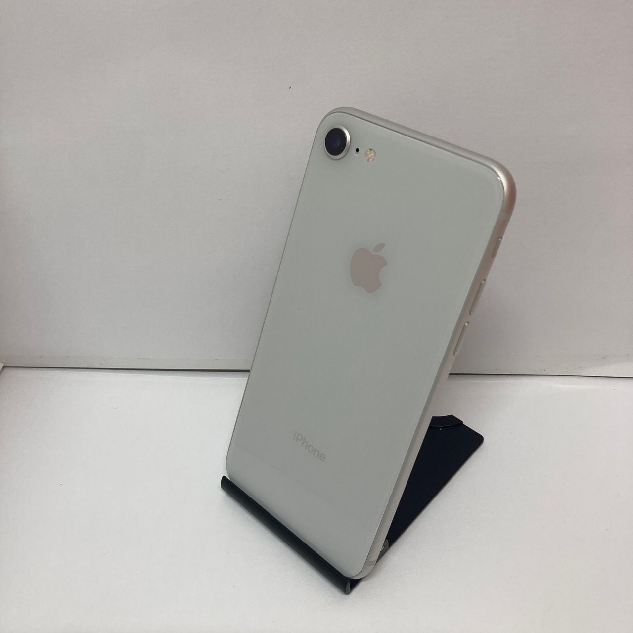 美品 iPhone 8 Silver 64 GB docomo美品】iPhone8 64GB シルバー SIM 
