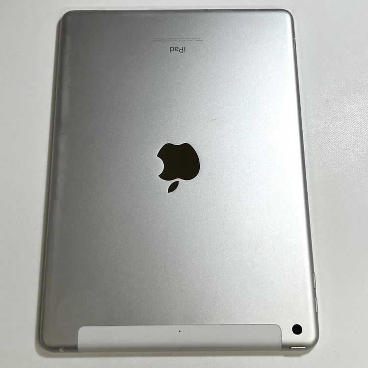 �����ʡ�iPad ��5���� 9.7����� 32GB Wifi+����顼