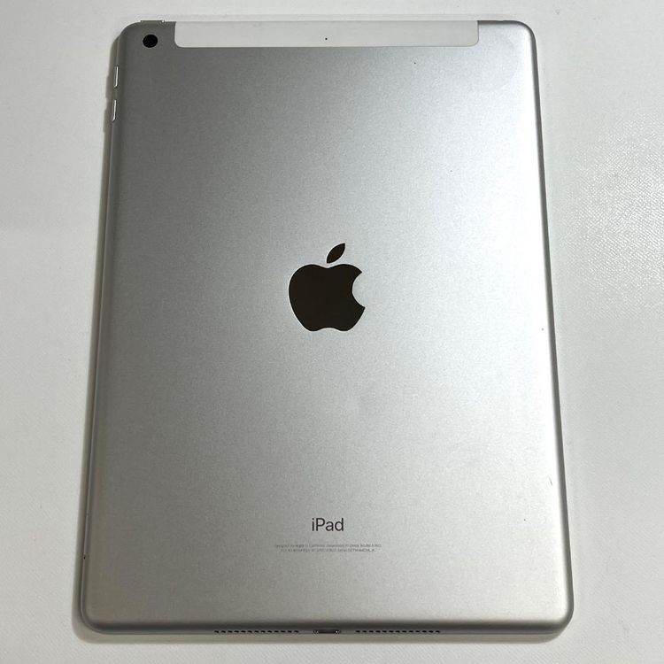 �����ʡ�iPad ��5���� 9.7����� 32GB Wifi+����顼
