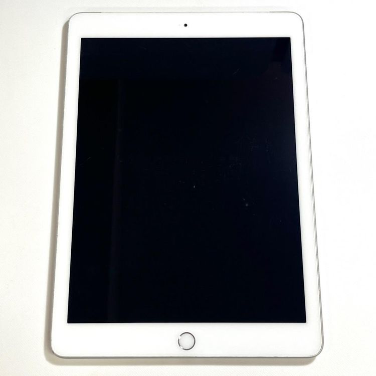 �����ʡ�iPad ��5���� 9.7����� 32GB Wifi+����顼