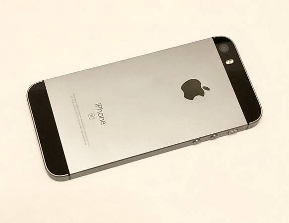 iPhone SE Silver 32 GB SIMフリー 海外版 ムスビー｜STRADEストア 