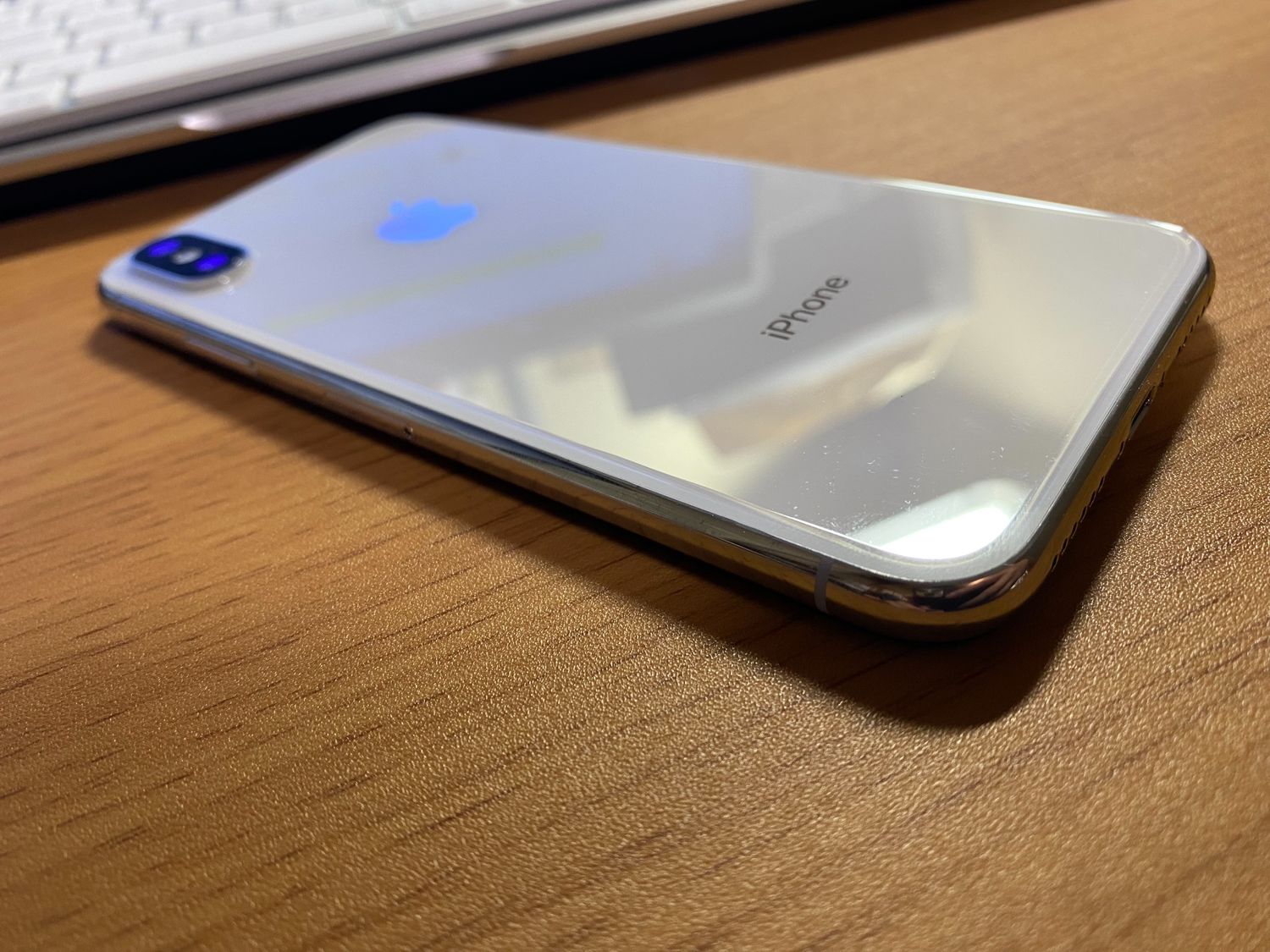 ムスビー｜iPhone X 256GB シムフリー 送料無料 ホワイト バッテリー 