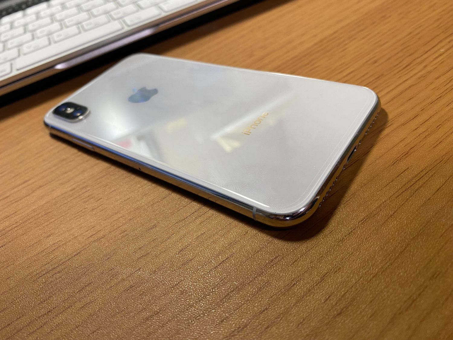 ムスビー｜iPhone X 256GB シムフリー 送料無料 ホワイト バッテリー83 