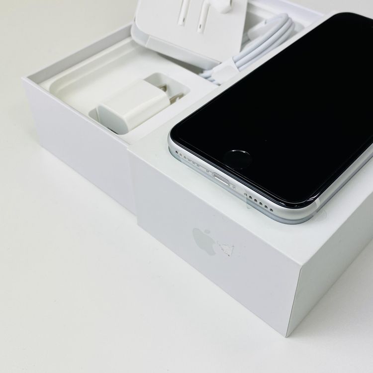 ムスビー｜【超お得！付属品付き】iPhoneSE2 White [SIMロック解除済品