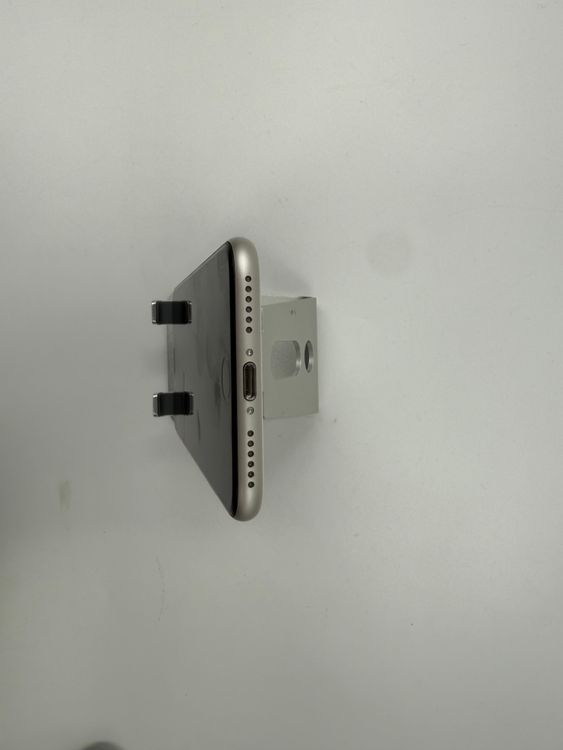 iPhone SE ��3����64GB�Хåƥ꡼82%�����ֹ�M-1234