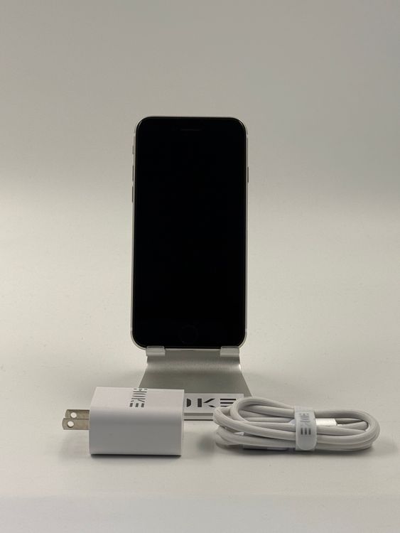 �ڽ����Хåƥ꡼�򴹺ѡ�iPhone SE��3����128GB�Хåƥ꡼100%�����ֹ�M-6394