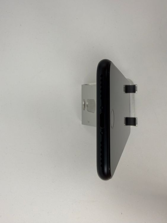 �ڽ����Хåƥ꡼�򴹺ѡ�iPhone SE ��3����128GB�Хåƥ꡼100%�����ֹ�M-0488