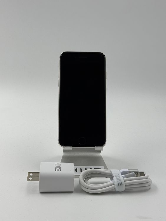 �ڽ����Хåƥ꡼�򴹺ѡ�iPhone SE��3����128GB�Хåƥ꡼100%�����ֹ�M-0471