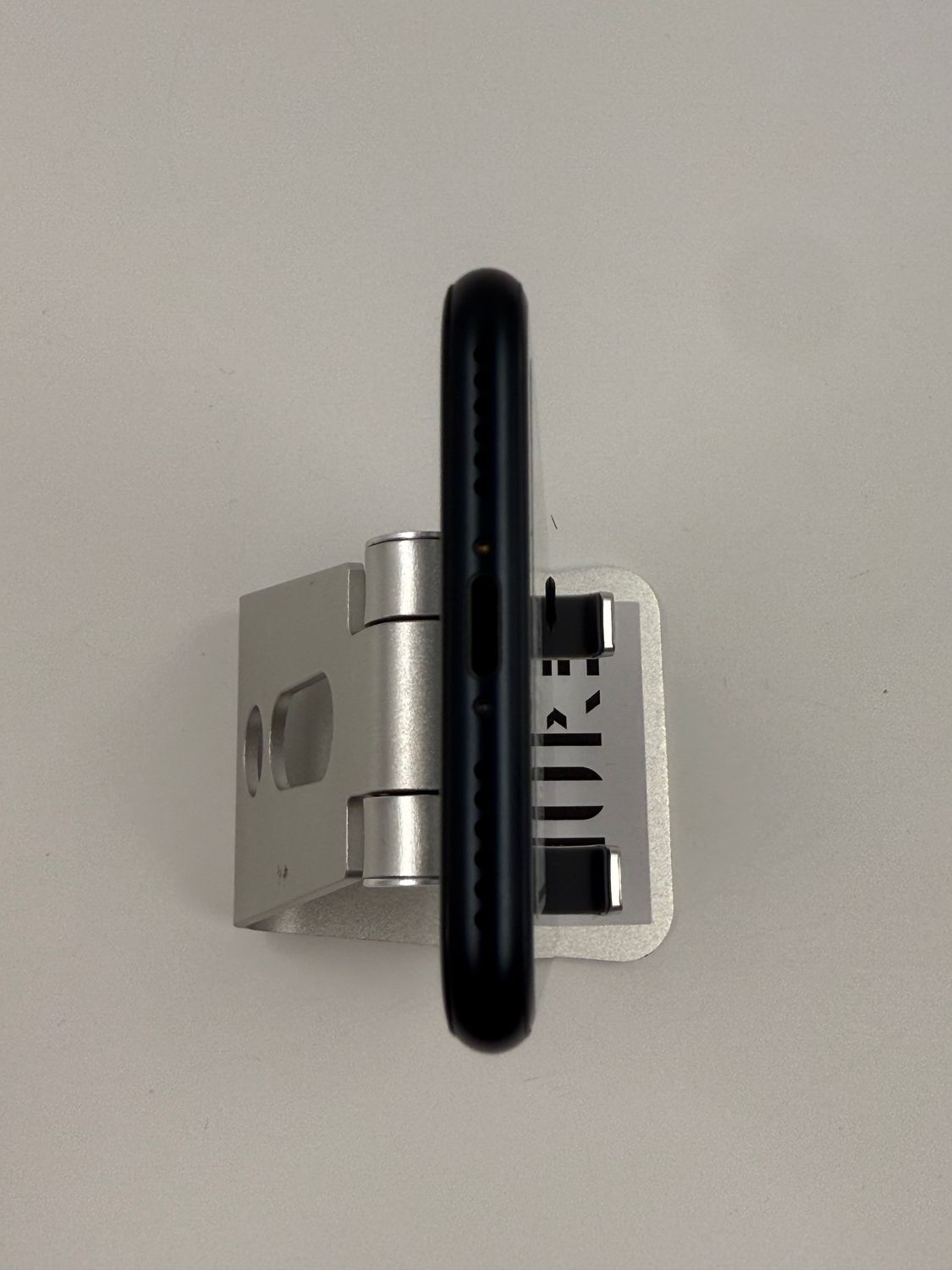 美品 SIMフリー iPhoneSE 第3世代 64GB バッテリー78% iPhone SE（第3世代） バッテリー新品 iPhoneSE3 64GB 第3世代 APPLE