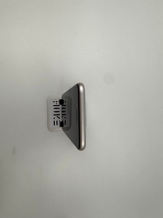 �ڽ����Хåƥ꡼�򴹺ѡ�iPhone SE��3��128GB�Хåƥ꡼100%�����ֹ�M-3741