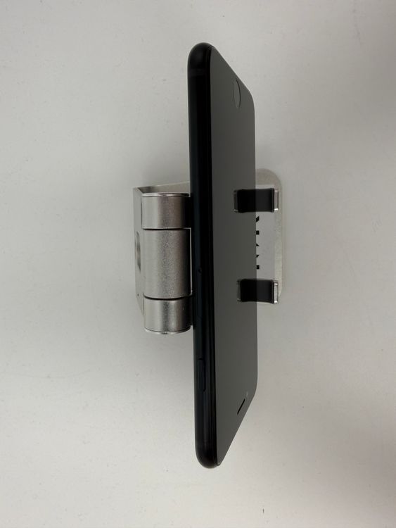 �ڽ����Хåƥ꡼�򴹺ѡ�iPhone SE ��3����128GB�Хåƥ꡼100%�����ֹ�M-0488