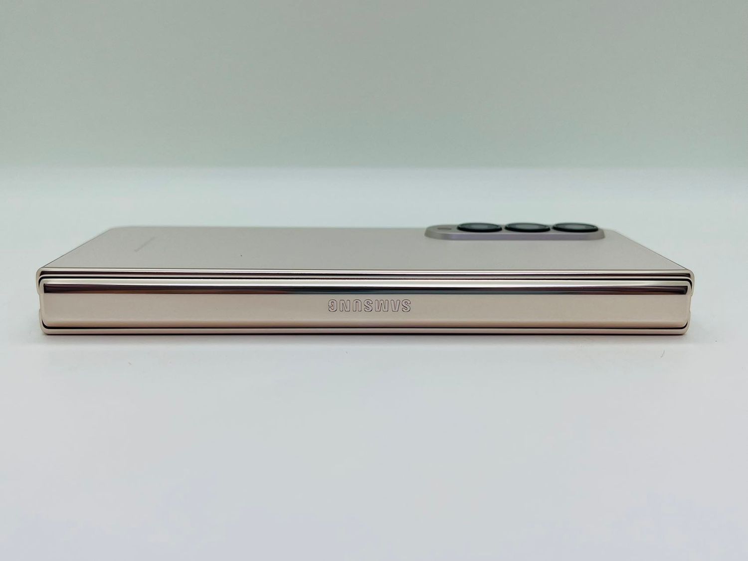 ムスビー｜美品 Galaxy Z Fold4 5G 256GB ベージュ SIMフリー【Galaxy 