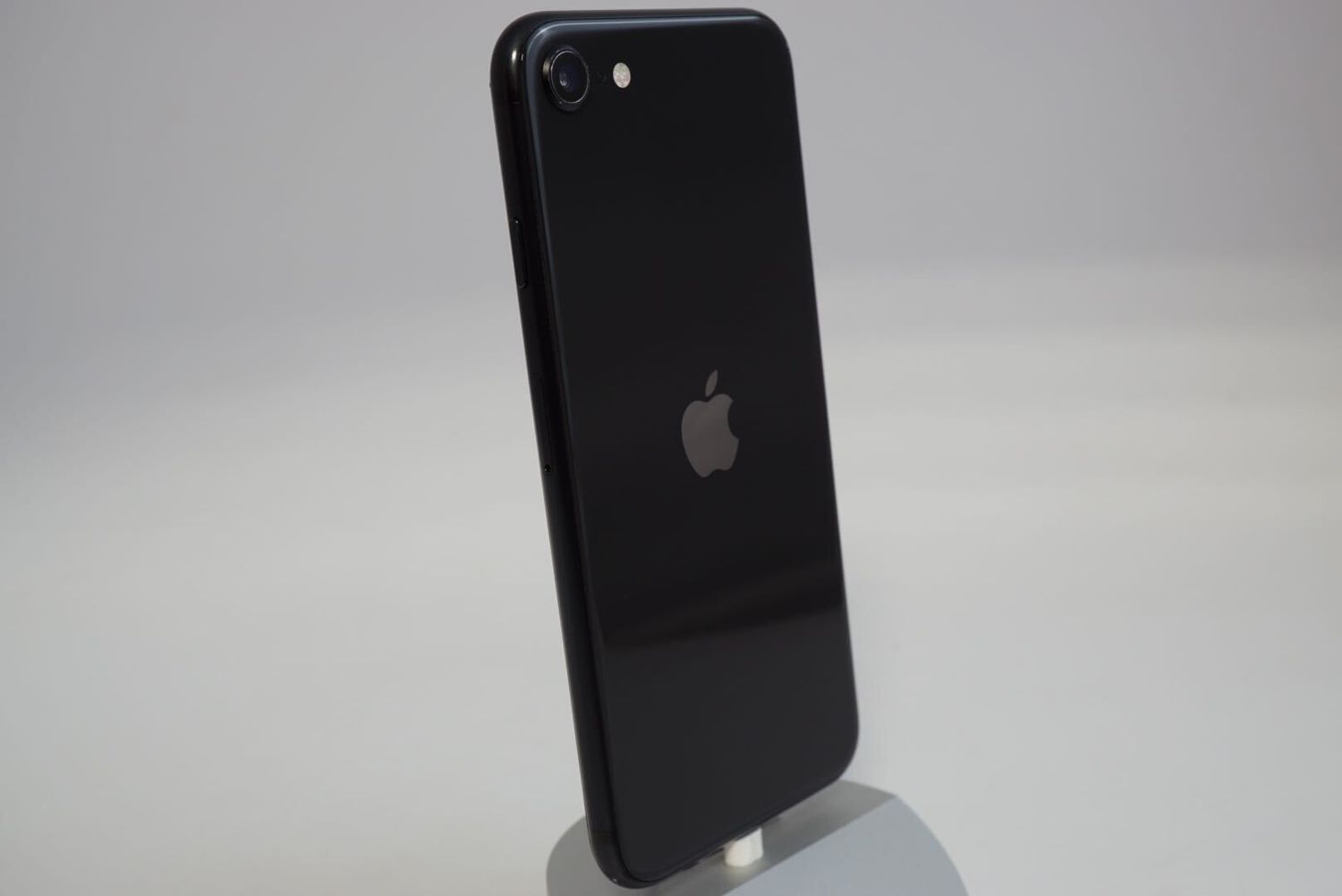 ムスビー｜画面傷なし！ iPhone SE2 64GB SIMフリー 電池82 