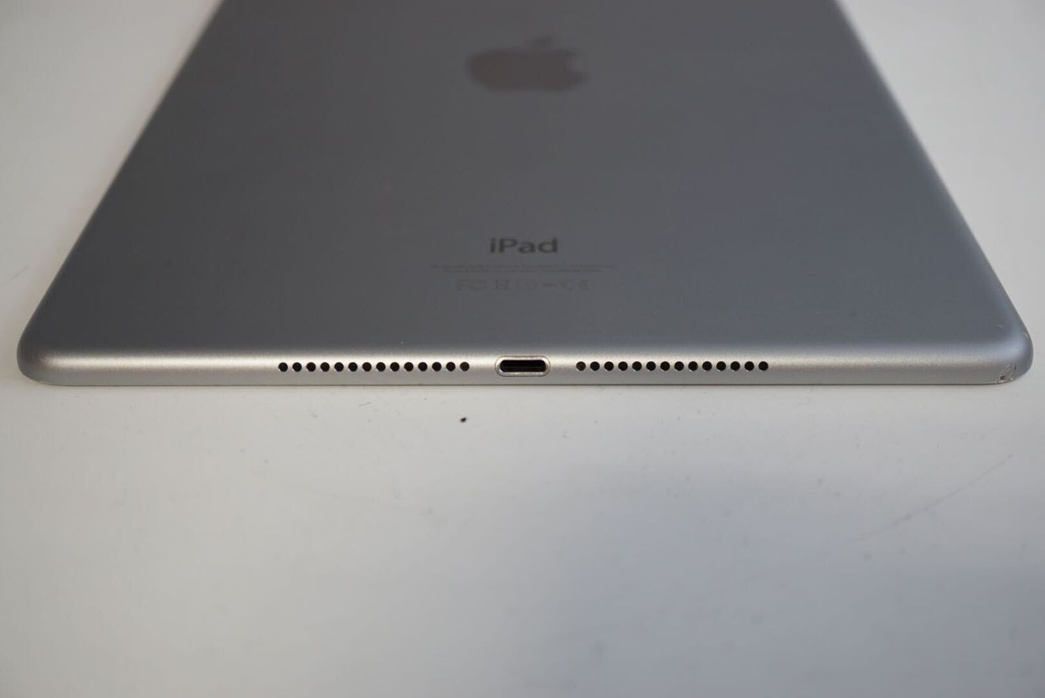 ムスビー｜美品！ iPad Air 2 セルラー 64GB 電池83% 【アップル 