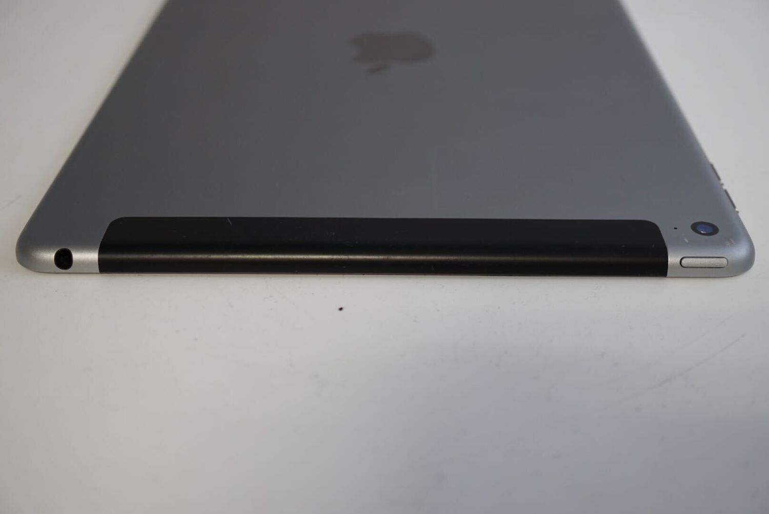 ムスビー｜美品！ iPad Air 2 セルラー 64GB 電池83% 【アップル 