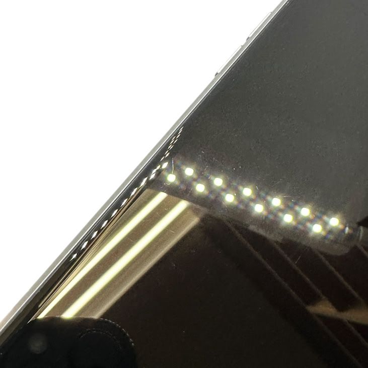 �ڥХåƥ꡼93%��iPhone��SE����2�����64GB���ۥ磻�ȡ�SIM�ե꡼��au��