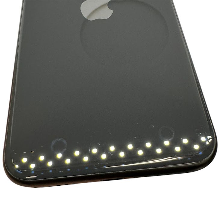 �ڥХåƥ꡼80%��iPhone��SE����2�����64GB���֥�å���SIM�ե꡼��au��