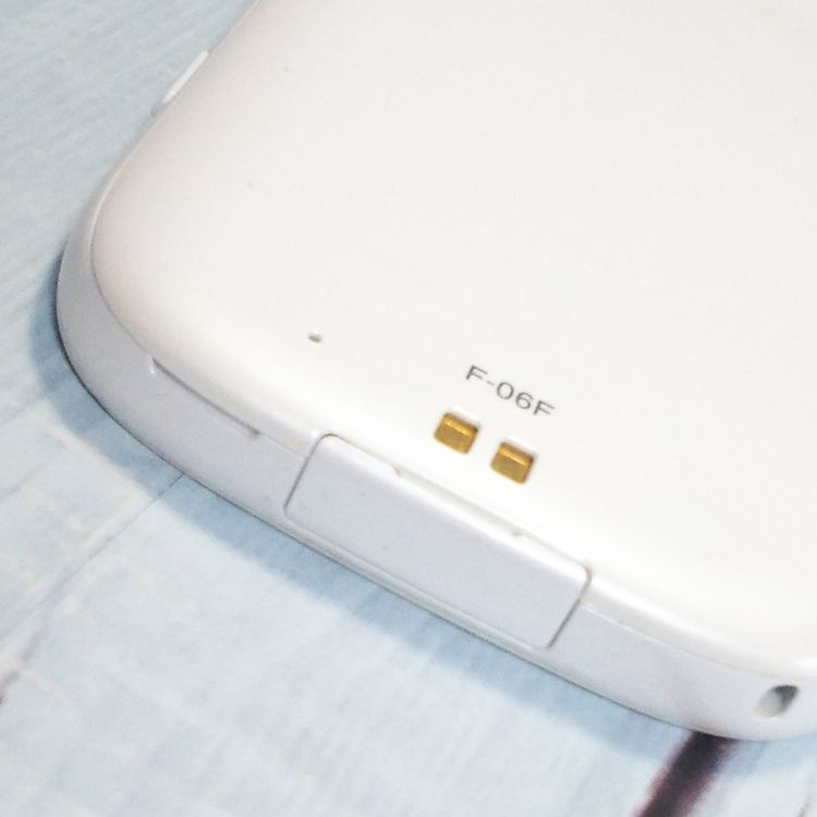 �ٻ��� �餯�餯���ޡ��ȥե���3 F-06F docomo �ۥ磻�� 360