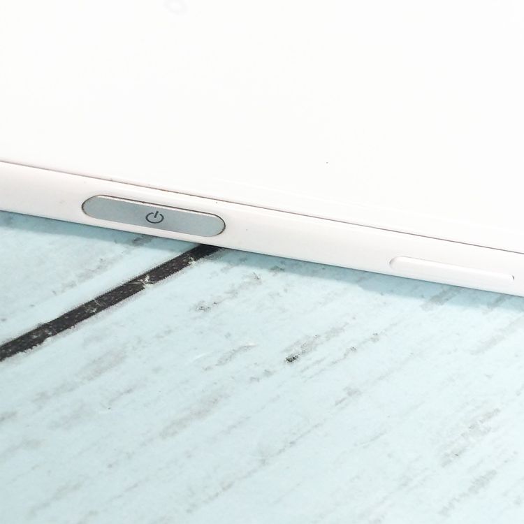 docomo Xperia X Compact SO-02J �ۥ磻��  820