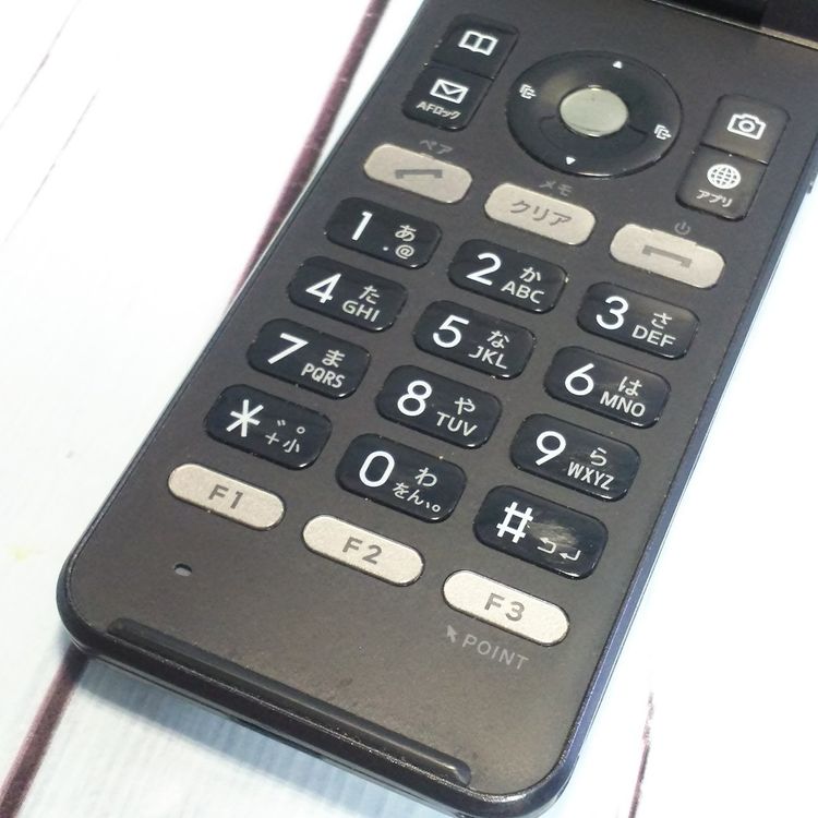 KYOCERA au GRATINA 4G BLACK KYF31  620